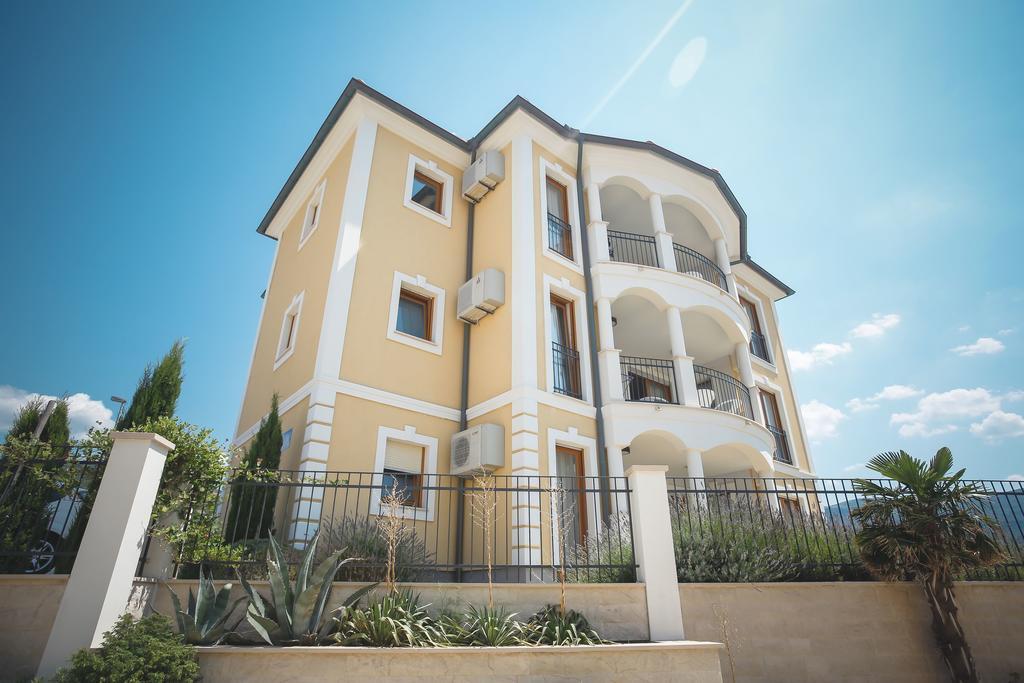 Apartments Poville Residence ポヴィレ エクステリア 写真