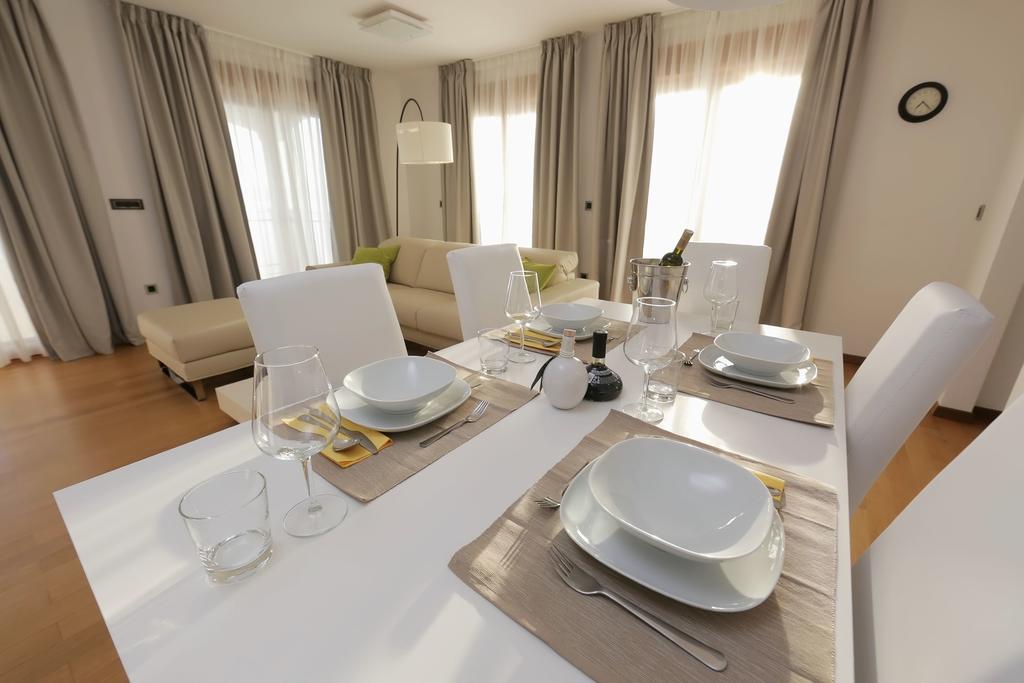 Apartments Poville Residence ポヴィレ エクステリア 写真