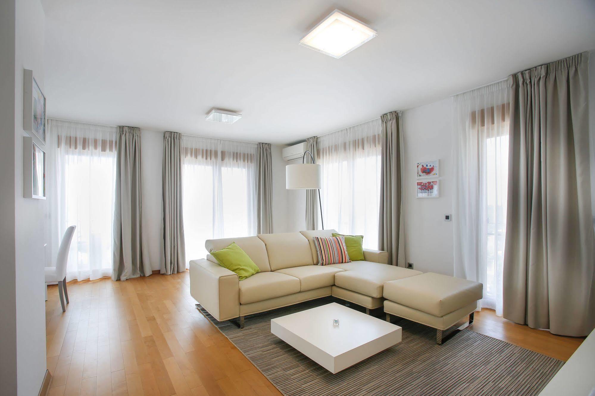 Apartments Poville Residence ポヴィレ エクステリア 写真